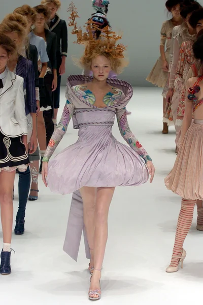 Look 28